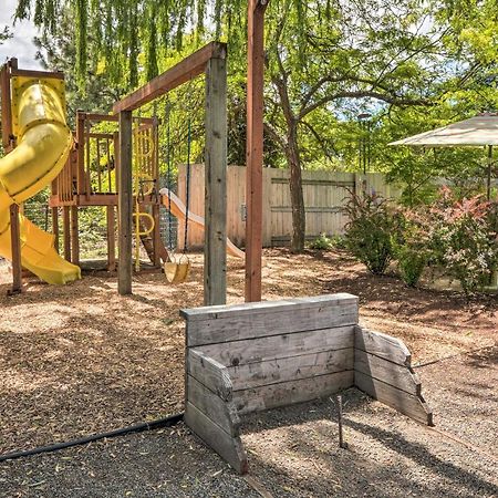 Central Medford Family Retreat With Large Yard! 외부 사진