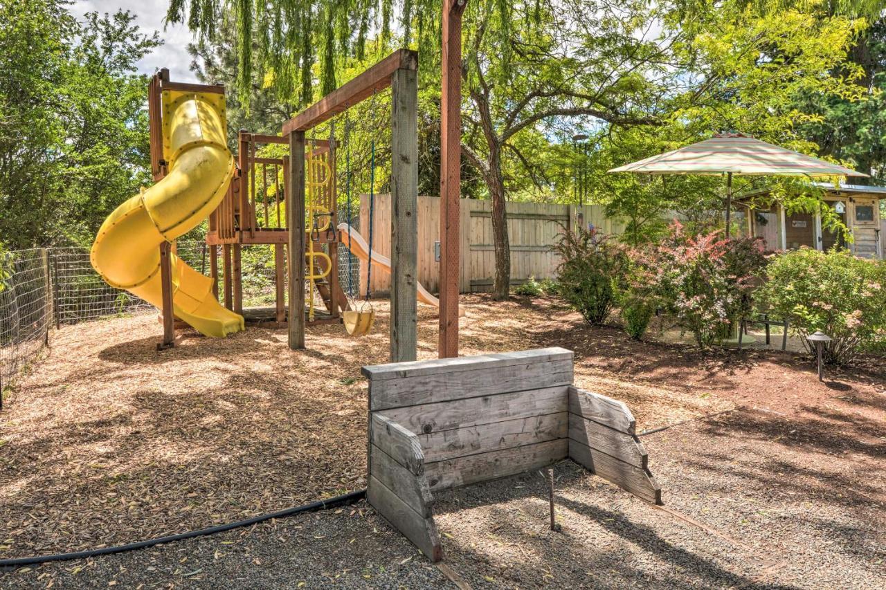 Central Medford Family Retreat With Large Yard! 외부 사진