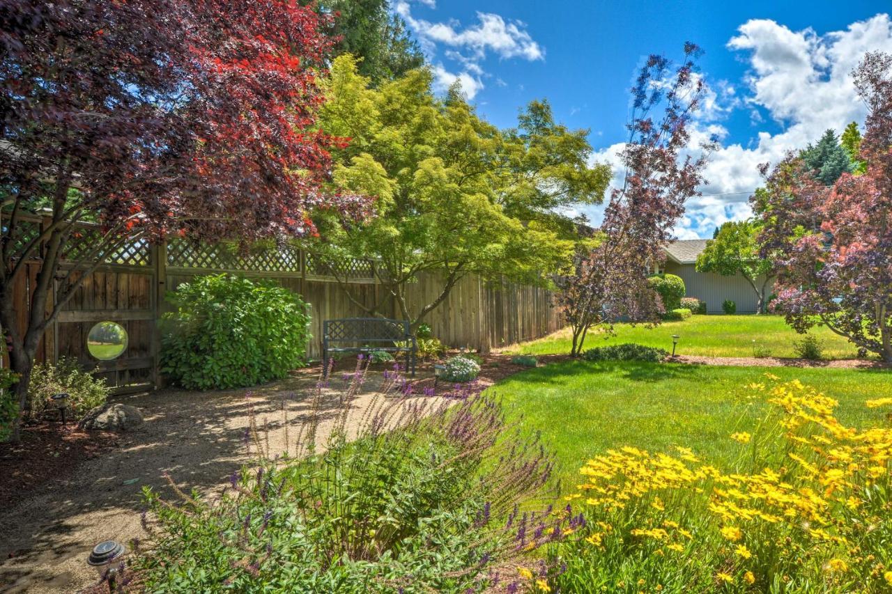 Central Medford Family Retreat With Large Yard! 외부 사진