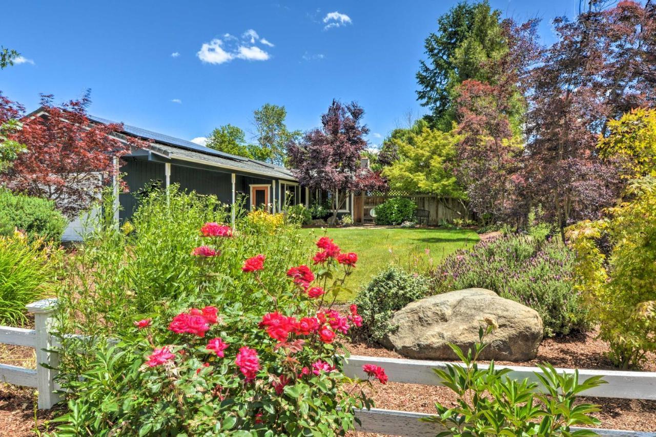 Central Medford Family Retreat With Large Yard! 외부 사진
