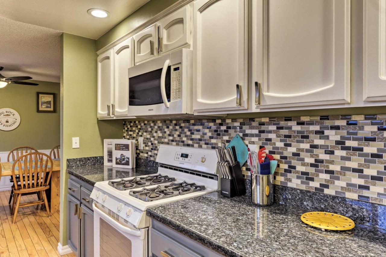 Central Medford Family Retreat With Large Yard! 외부 사진