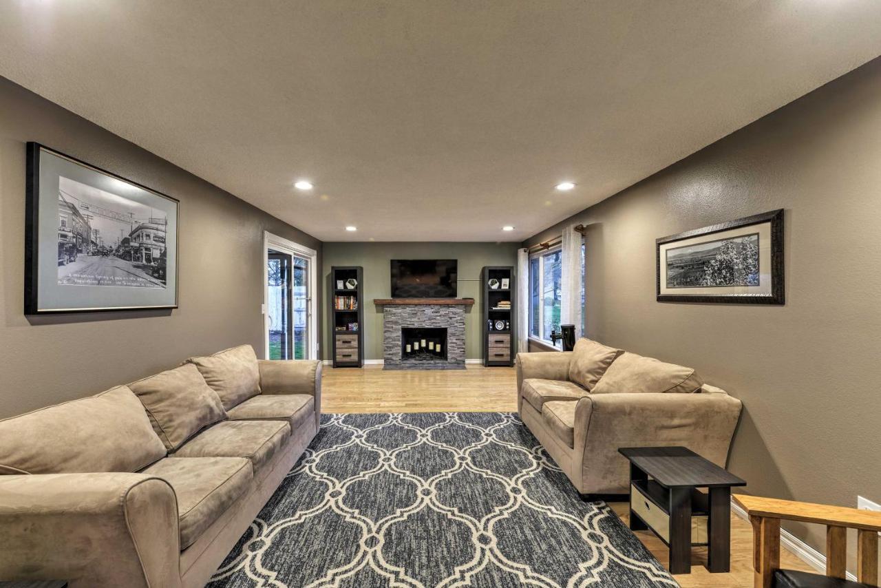 Central Medford Family Retreat With Large Yard! 외부 사진
