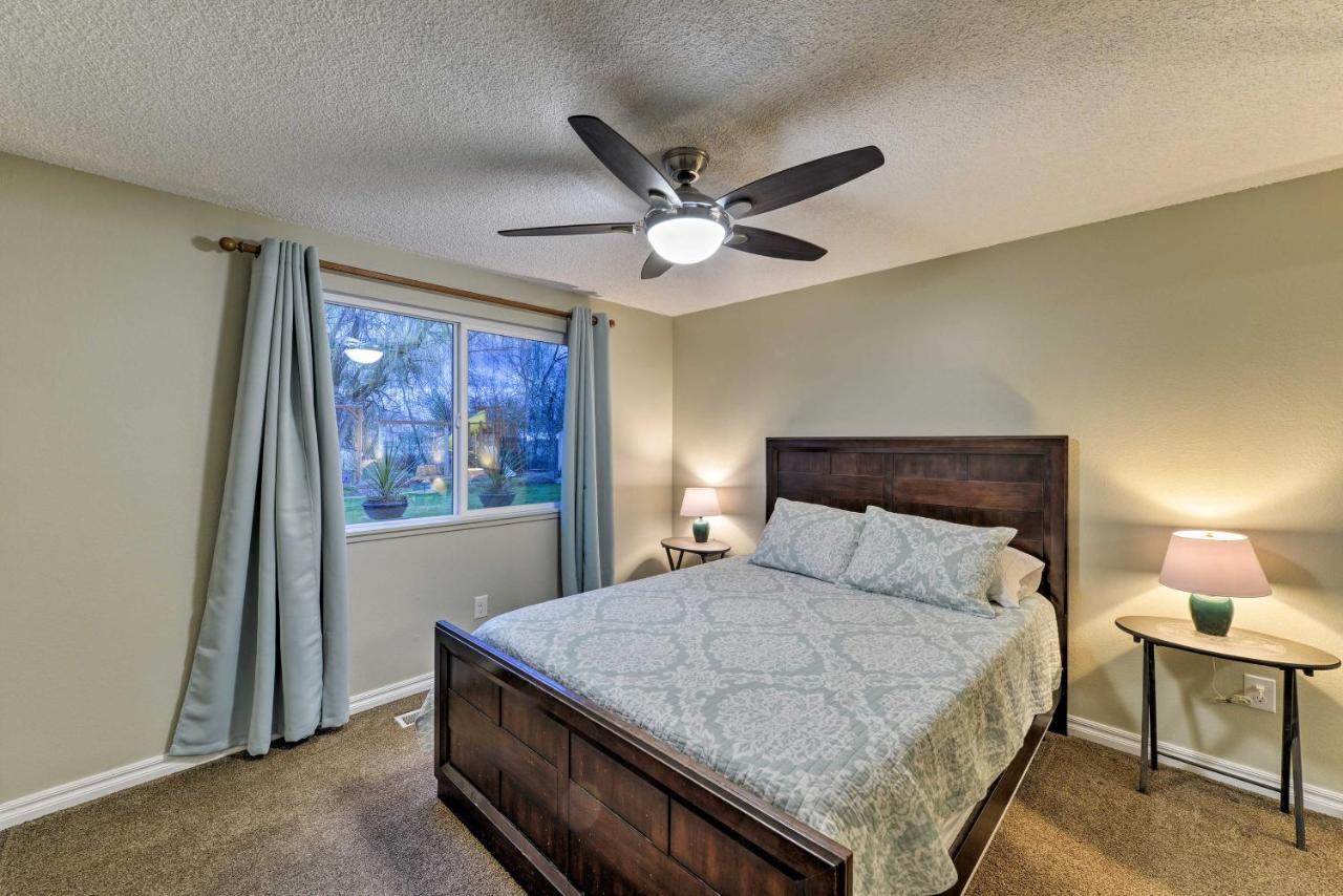 Central Medford Family Retreat With Large Yard! 외부 사진