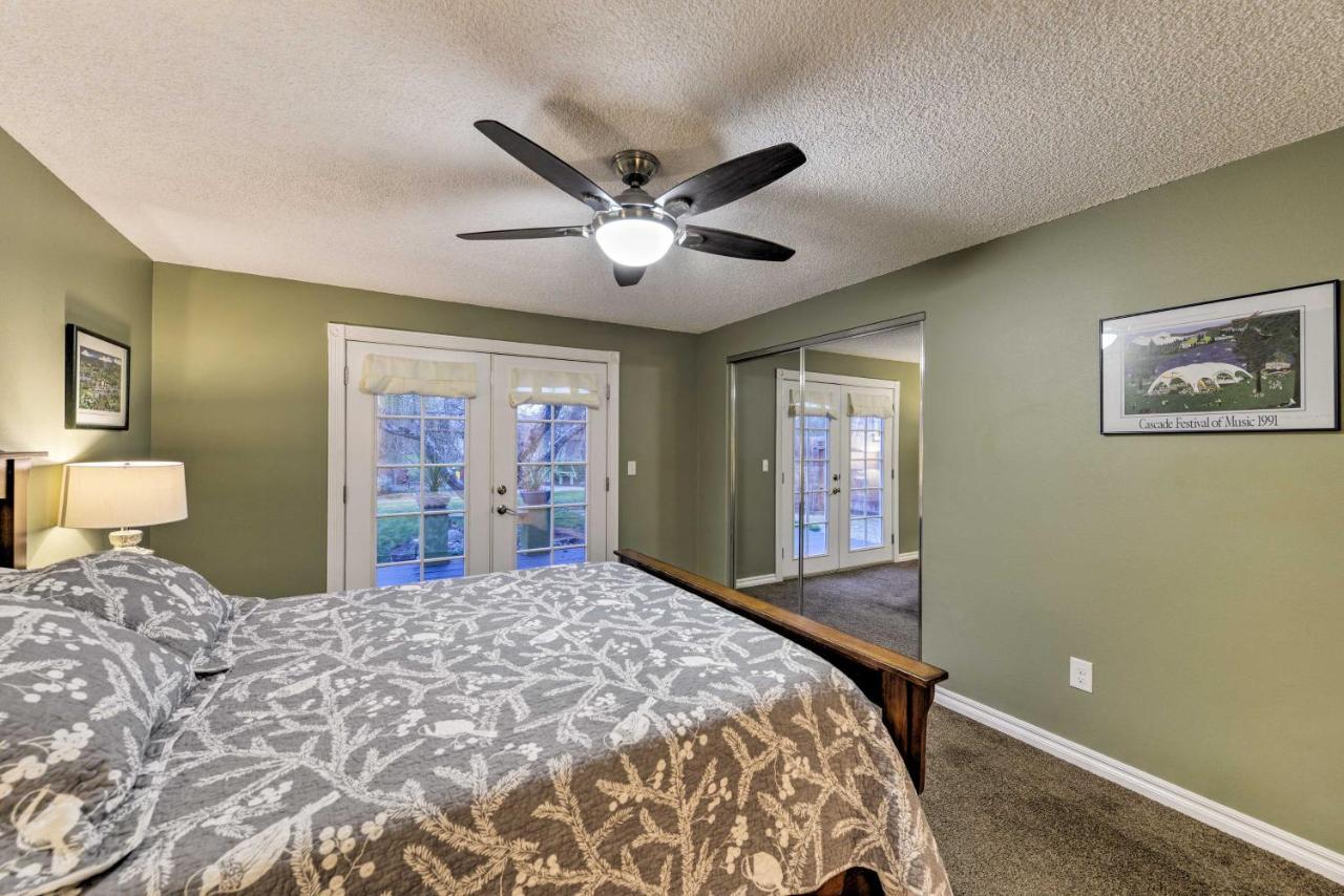 Central Medford Family Retreat With Large Yard! 외부 사진